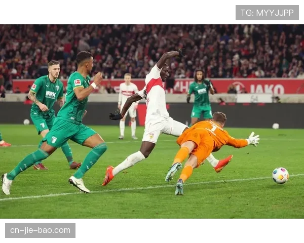 老将的坚持：斯图加特33岁门将穆勒扑出关键点球后的怒吼